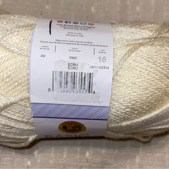 1 Skein Lion Brand Basic Stitch Anti-Yarn - Picture 5 of 6